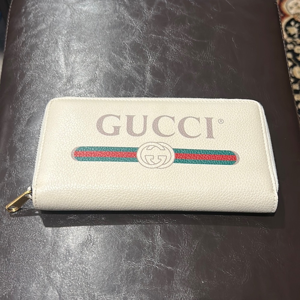 GUCCI Wallet NWOT